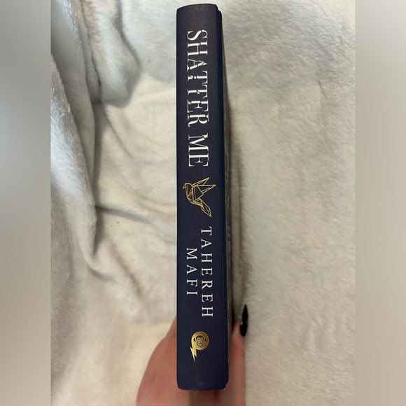 Shatter Me - UK Collector's Edition - Picture 2 of 7